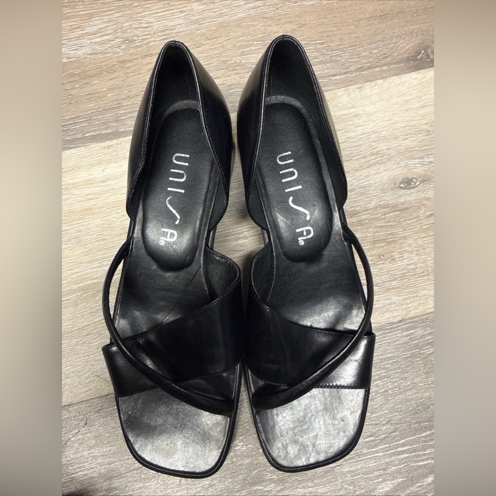 Unisa Open Toe Solid Black Slip On Sandals Size 6B Leather Women's